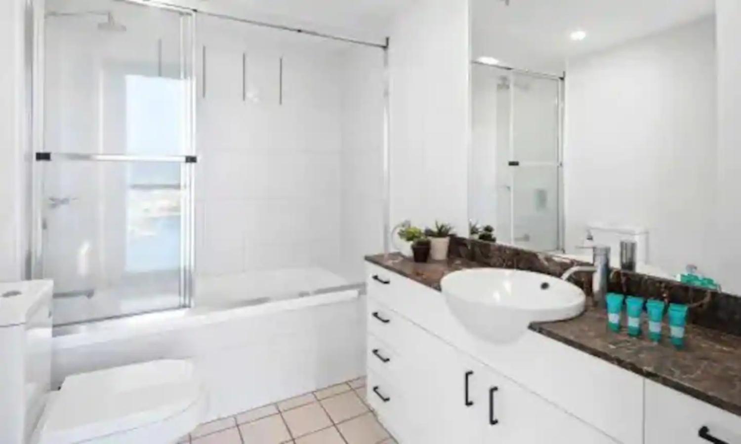 Apartment Panoramic Views Surfers-chevron. Gold Coast