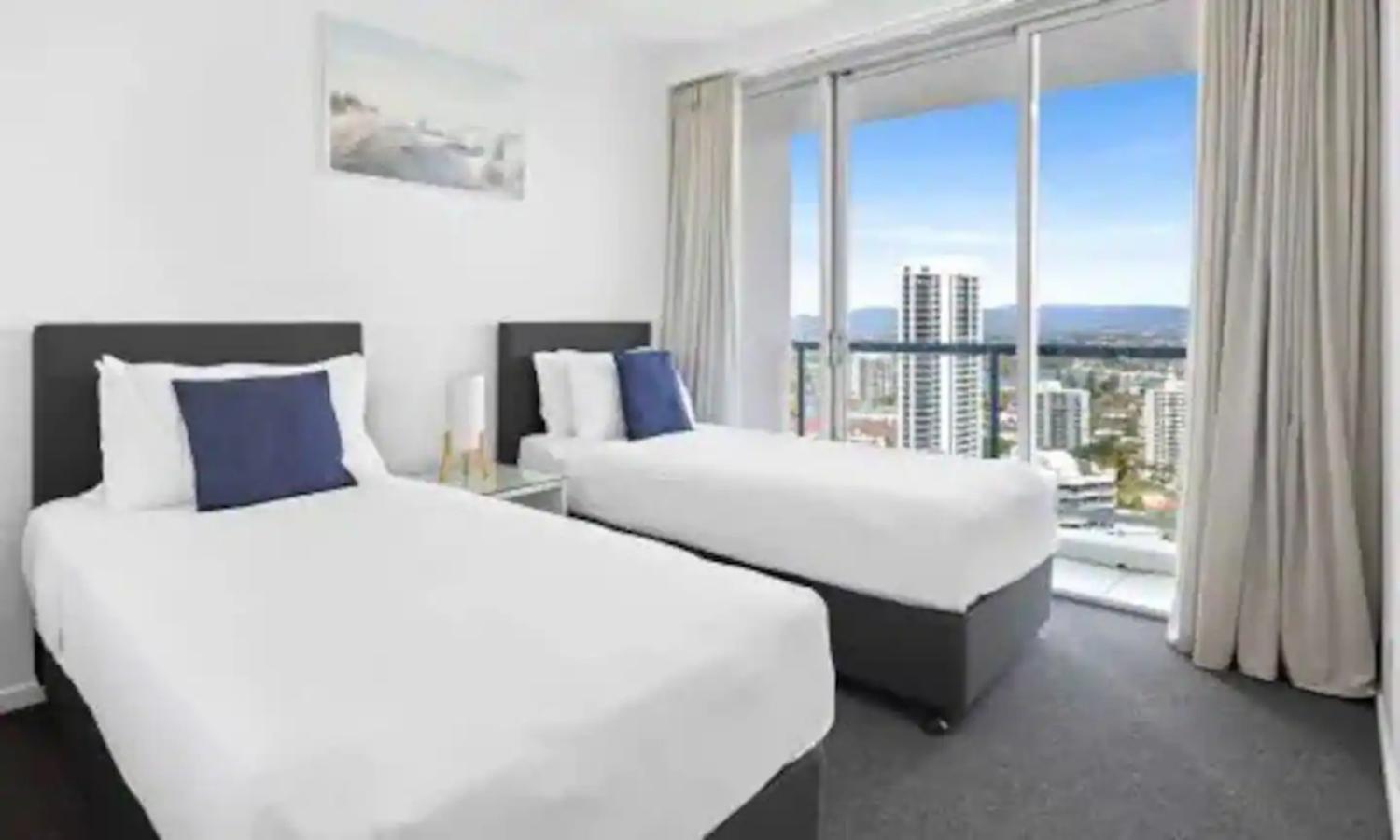Apartment Panoramic Views Surfers-chevron.
