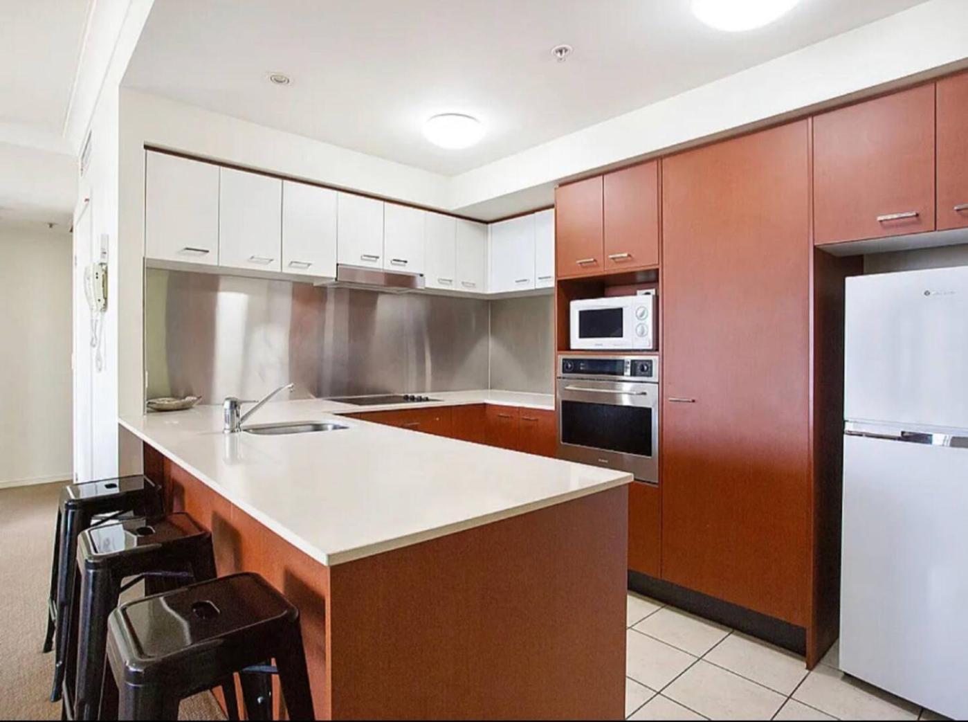 Panoramic Views Surfers-chevron. Apartment