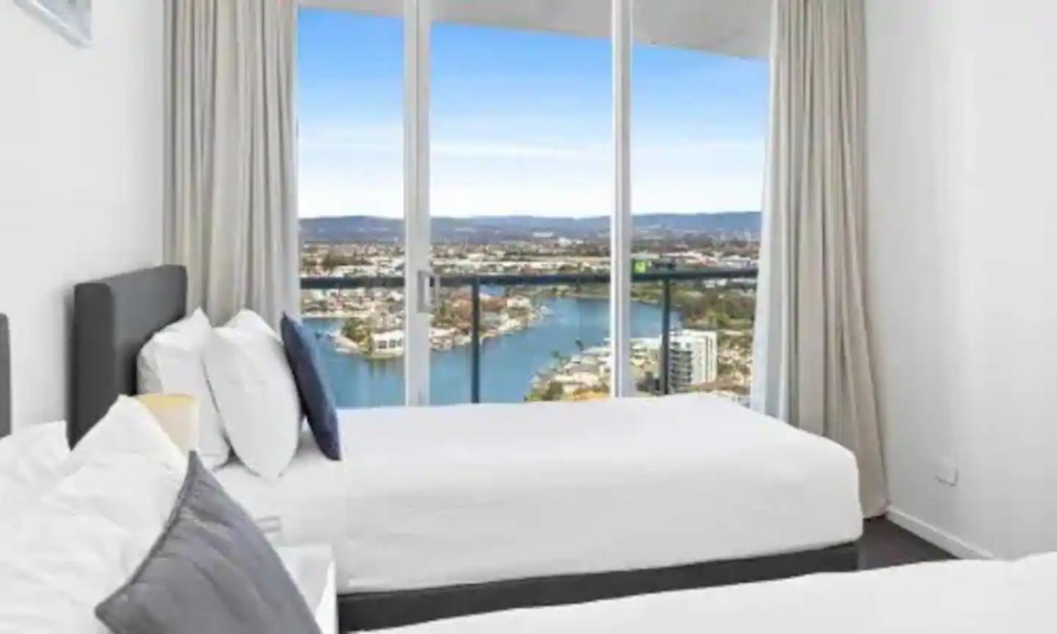 Apartment Panoramic Views Surfers-chevron.