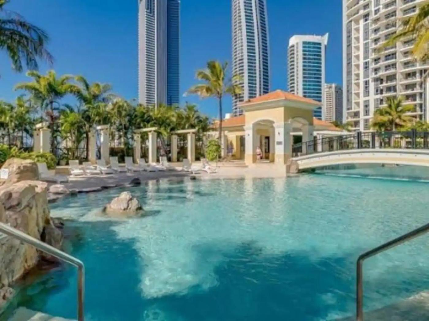 Panoramic Views Surfers-chevron. *