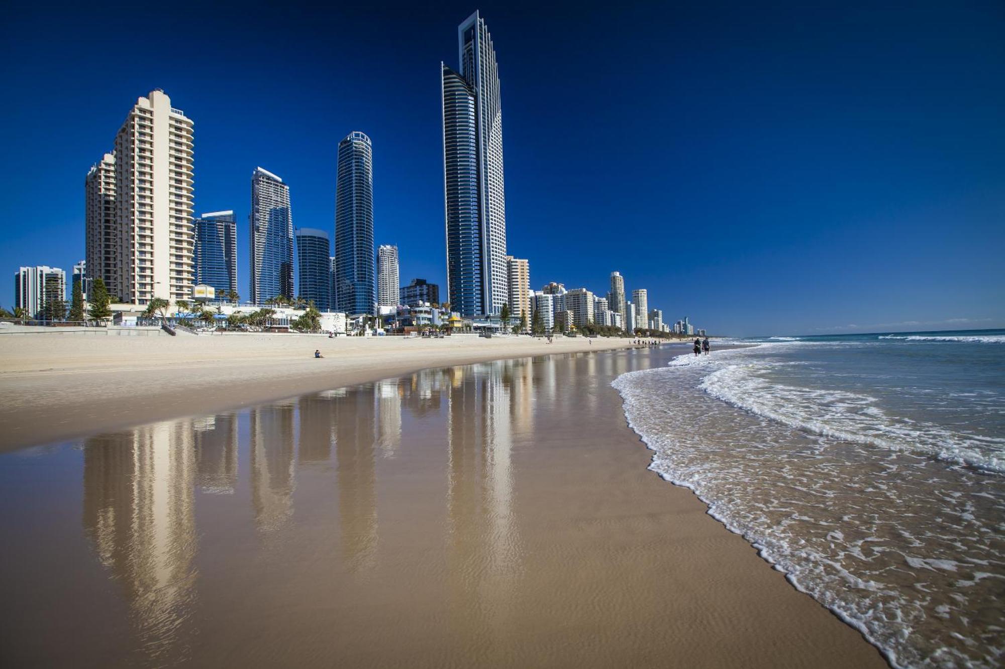Panoramic Views Surfers-chevron. Apartment Gold Coast