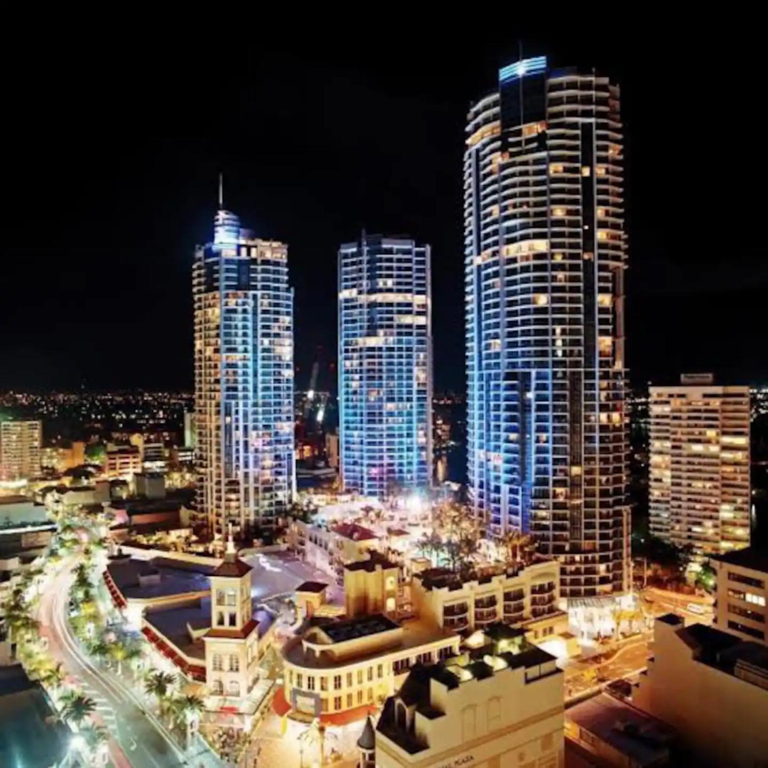 Panoramic Views Surfers-chevron. Apartment *