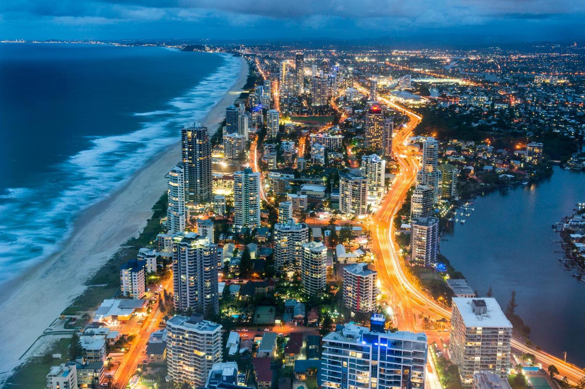 Panoramic Views Surfers-chevron. Apartment Gold Coast